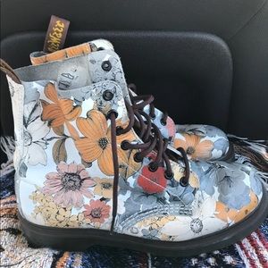Dr Martens floral size 8